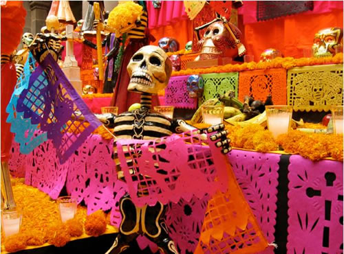 El Altar de muertos., Elemento fundamental en la celebración del Día de Muertos, sus ofrendas y significados.