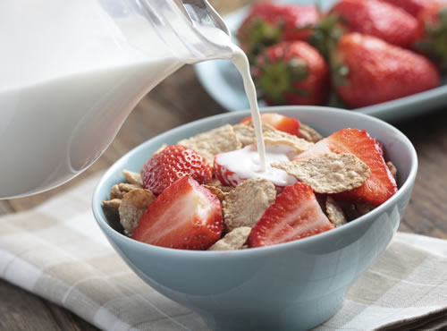 Salvado de trigo: el desayuno del verano, Agrega fibra a tu dieta y pierde peso con una cucharada de este cereal en tus yogures, jugos y licuados