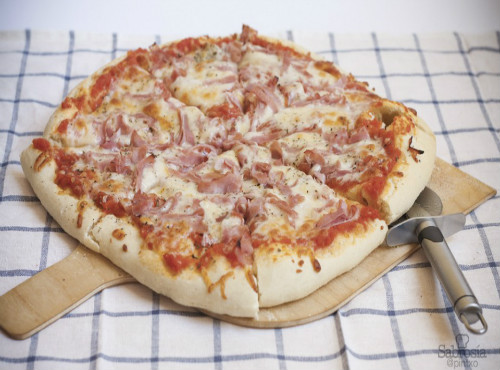 Pizza casera: la pizza perfecta,Una receta sencilla y sin complicaciones para que elabores en la cocina de tu casa una sabrosa pizza con los ingredientes que más te gustan